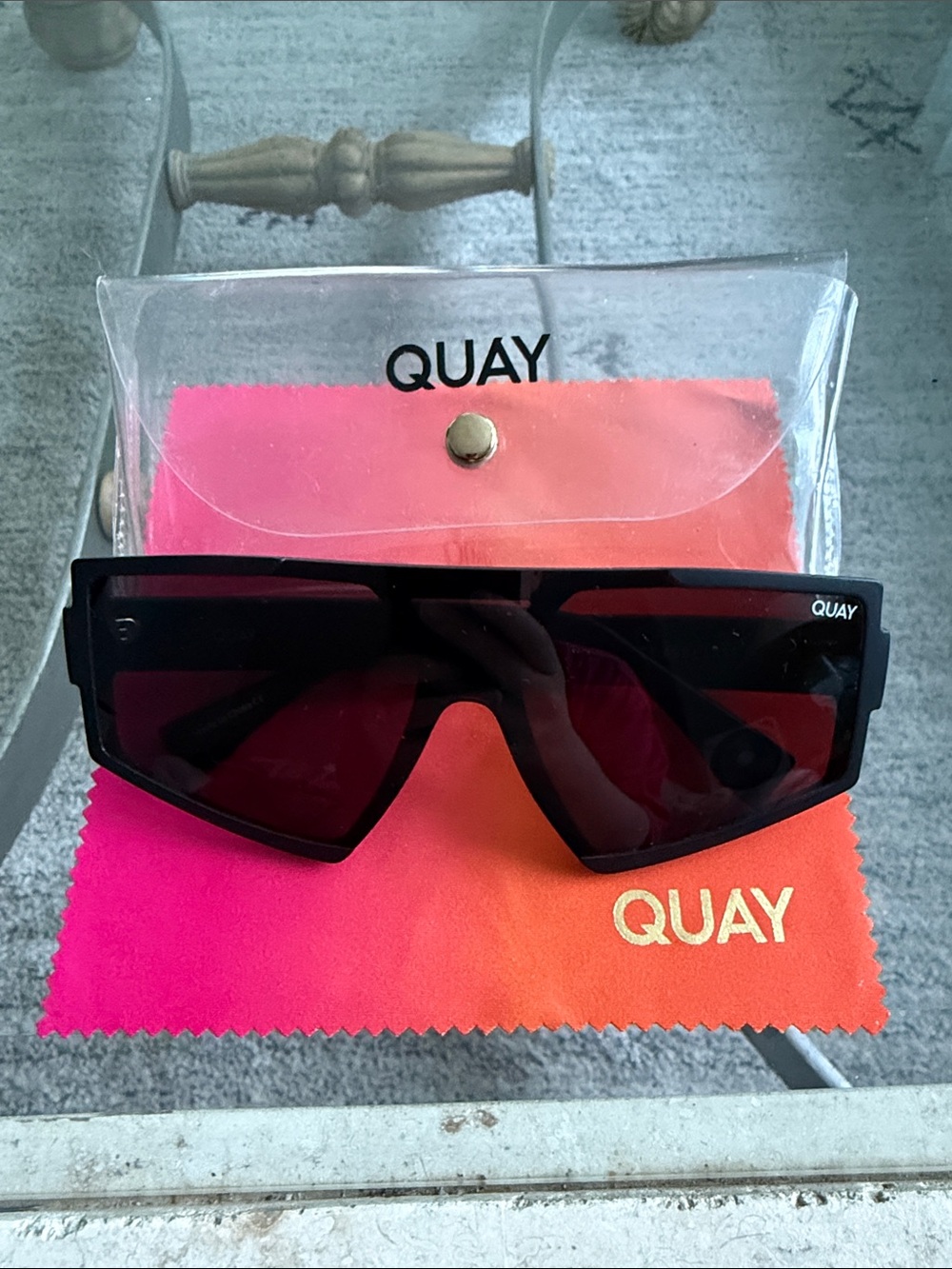QUAY Australia Black Sunglasses Space Age. NWOT!